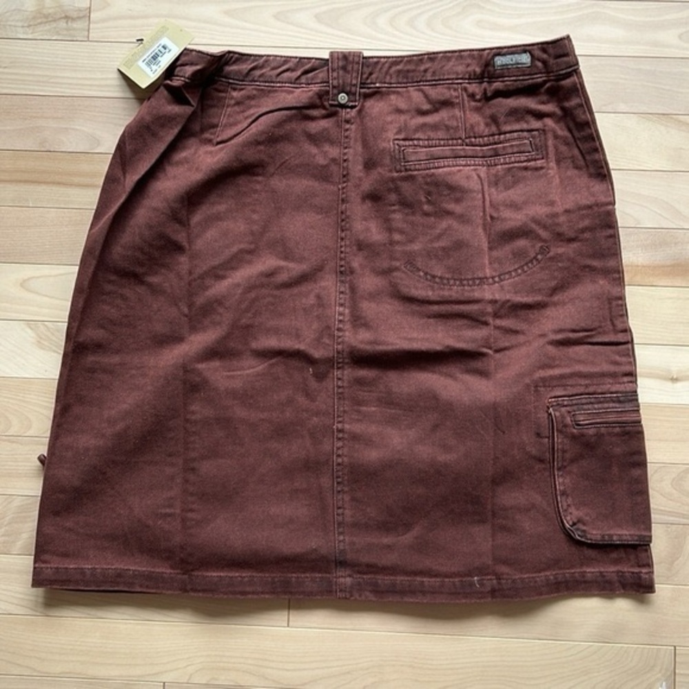 Discover timeless elegance with this Woolrich skirt in size 12 - Picture 2 of 4